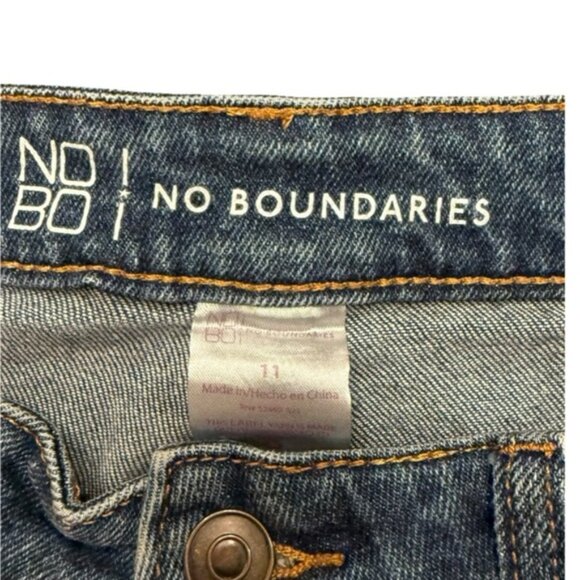 No Boundaries Distressed Denim Jeans | Ripped Knees | Juniors Size 11 - Picture 3 of 9